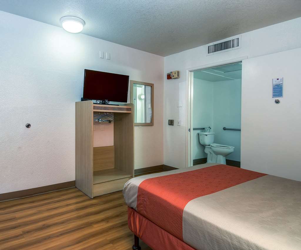 Motel 6 Corona CA - photo 11