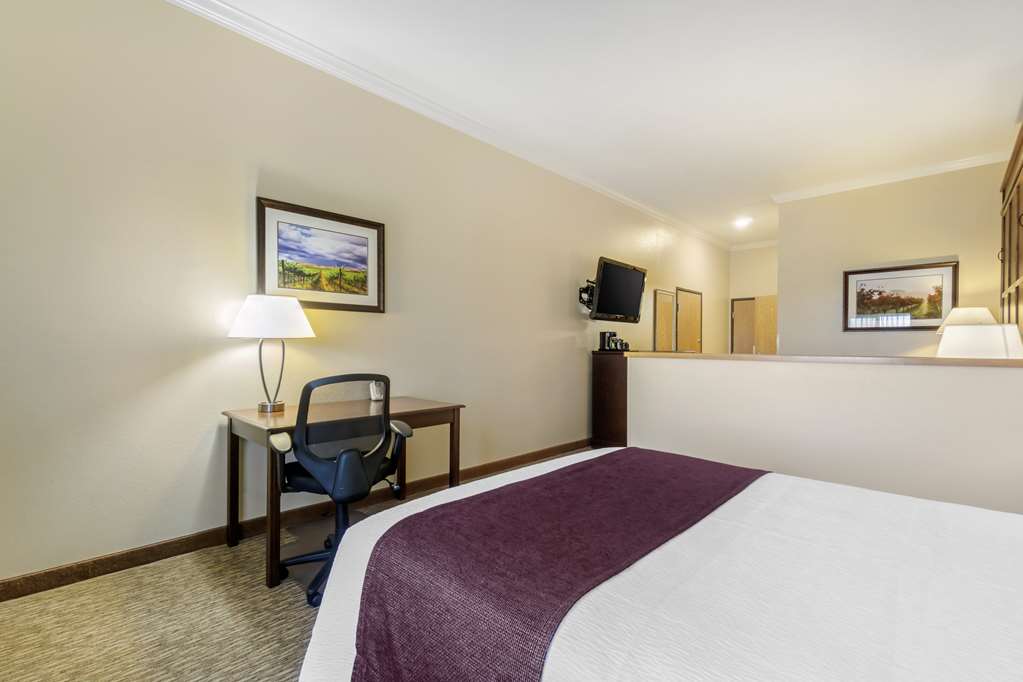 Best Western Plus Grapevine Inn - photo 19