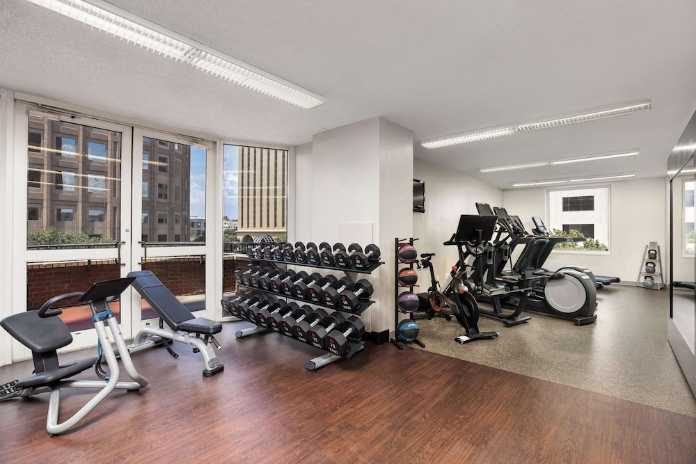 DoubleTree Suites by Hilton Austin Downtown Capitol - photo 32