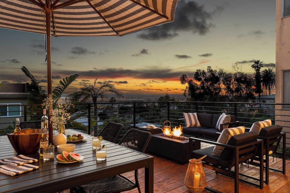 Avalon Buyout by AvantStay Mins to Gaslamp Rooftop w BBQ Sleeps 24 - photo 21
