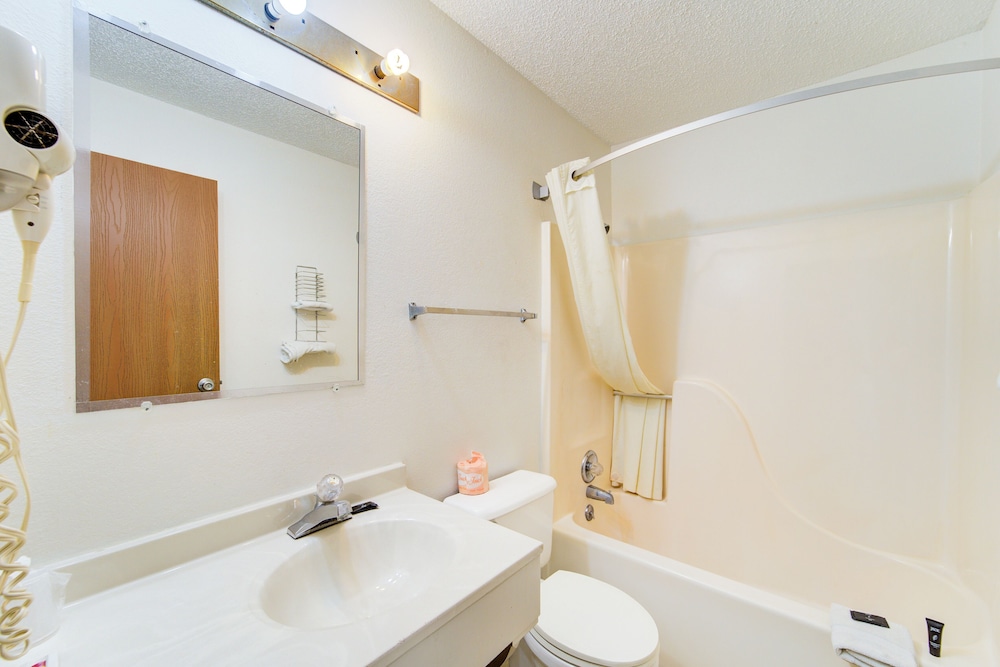 Capital O Amerihost Inn and Suites Kingdom City Hwy 54 MO - photo 52