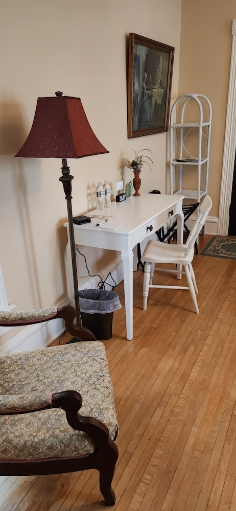 Oaklawn Inn Llc - photo 33