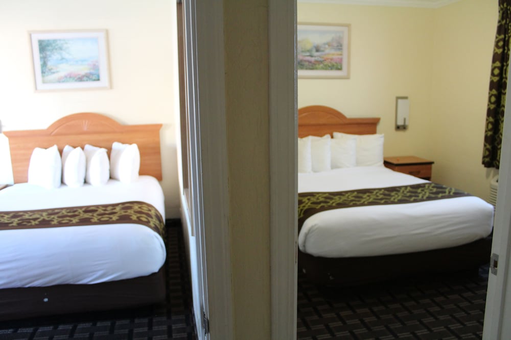 Riverside Inn & Suites Santa Cruz - photo 17