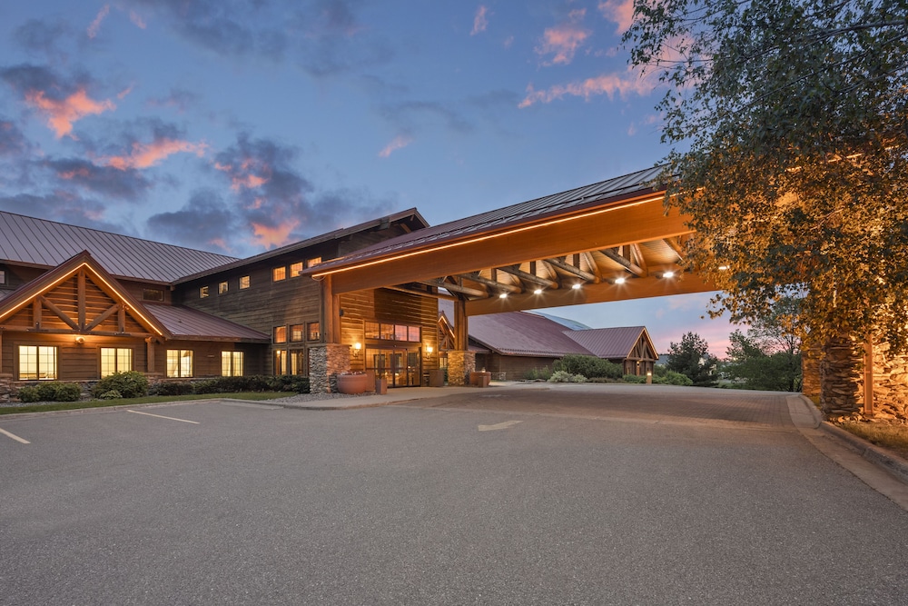 Grand Lodge Waterpark Resort - photo 2