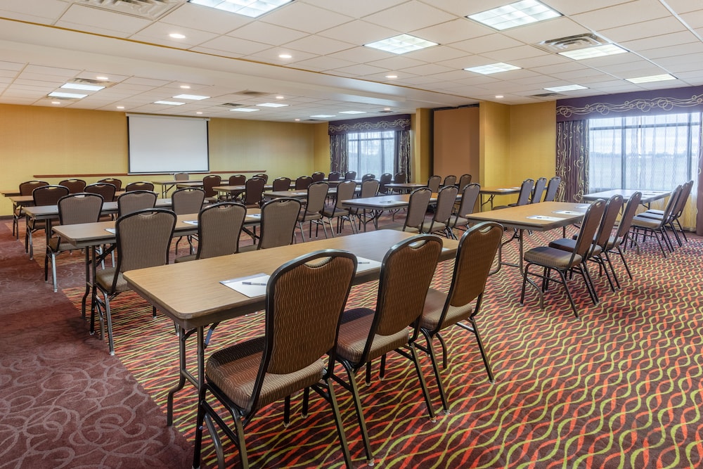 Holiday Inn Express Hotel & Suites Bowling Green by IHG - photo 42