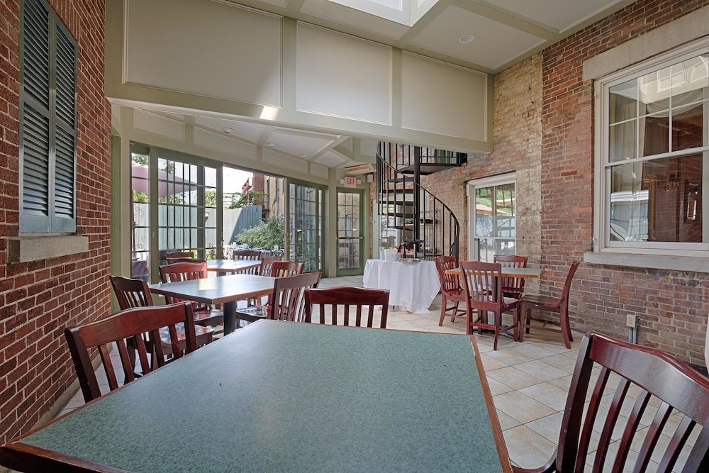 The Lincklaen House - photo 18