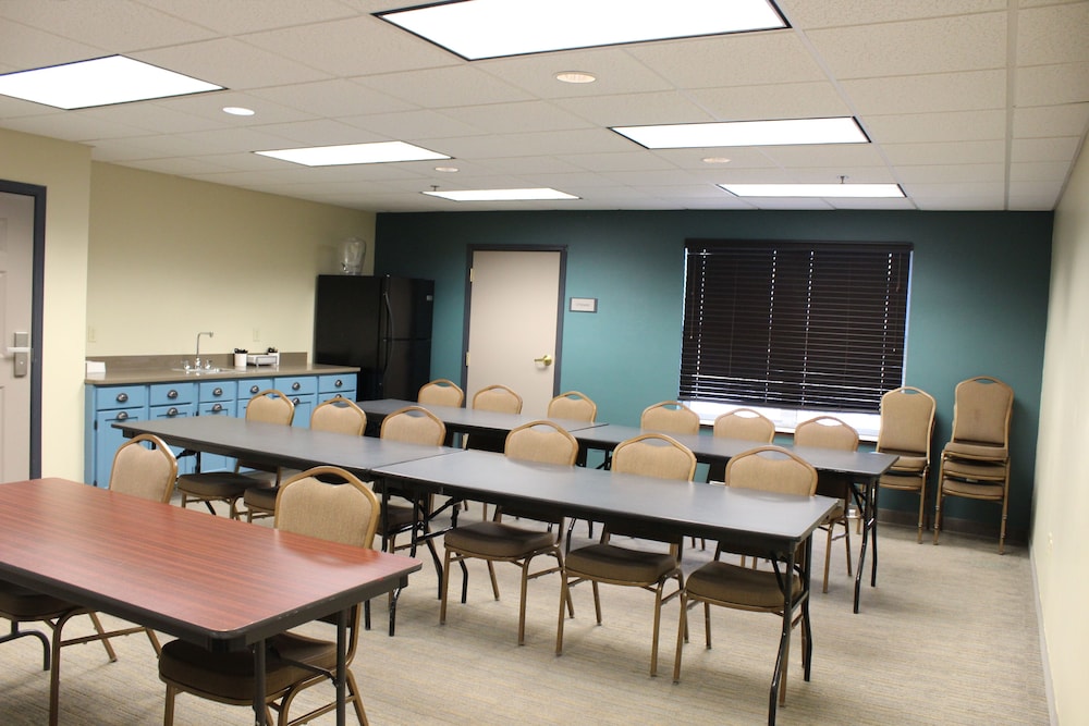 Country Inn & Suites by Radisson Marinette WI - photo 45