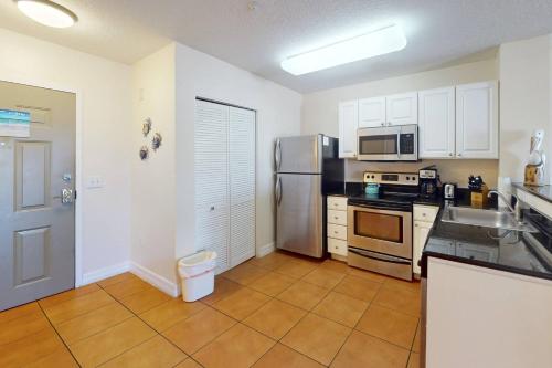 305 Madeira Bay Resort - photo 38