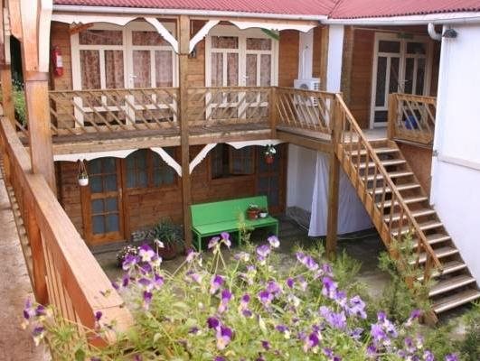 Romden Barn - carbon neutral hotel in Ashford