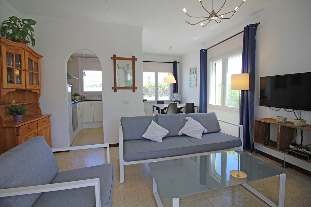 Apart rent Casa Montseny 0119 — 4-Star Luxury Hotel in Empuriabrava, Spain