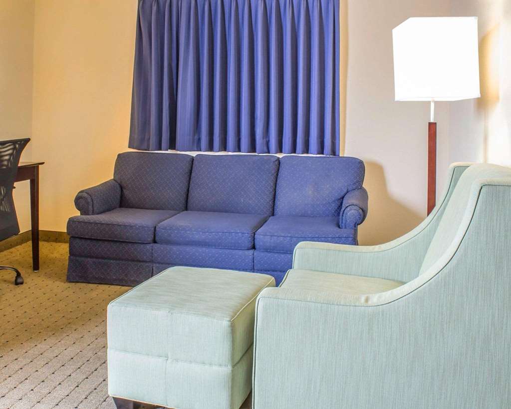 Econo Lodge Ames Area - photo 18