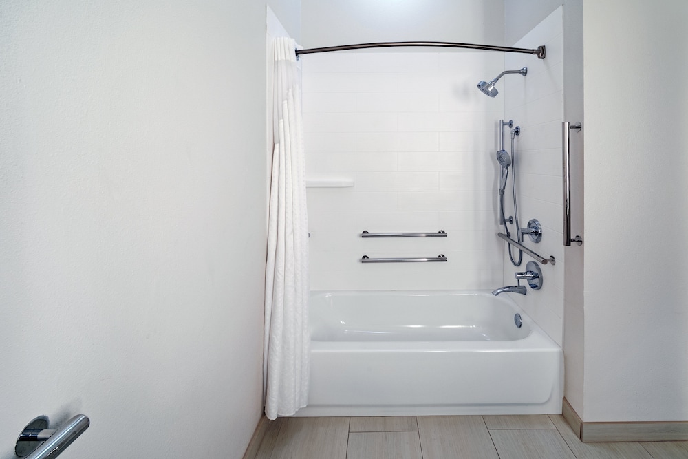 Holiday Inn Express & Suites West an IHG Hotel - photo 3