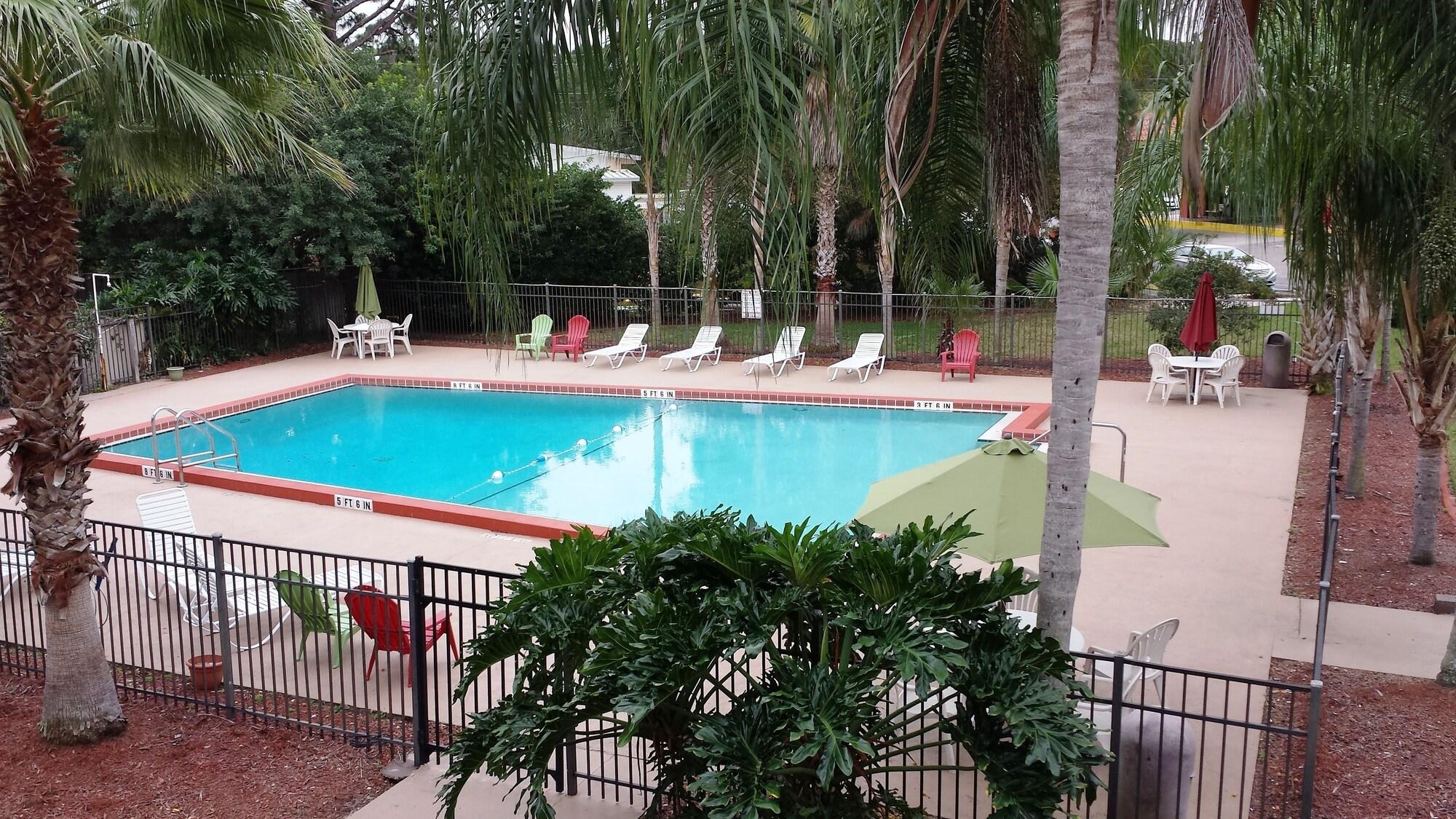 Days Inn by Wyndham Cocoa Cruiseport West At I 95 524 - photo 3