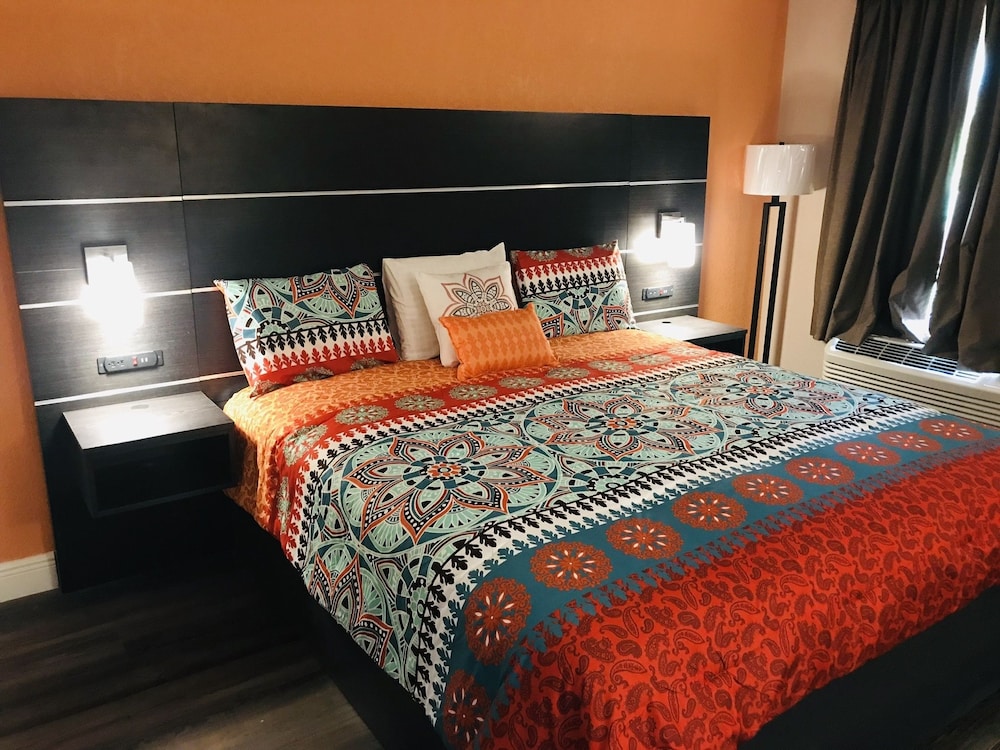 Tropical Inn & Suites - photo 10