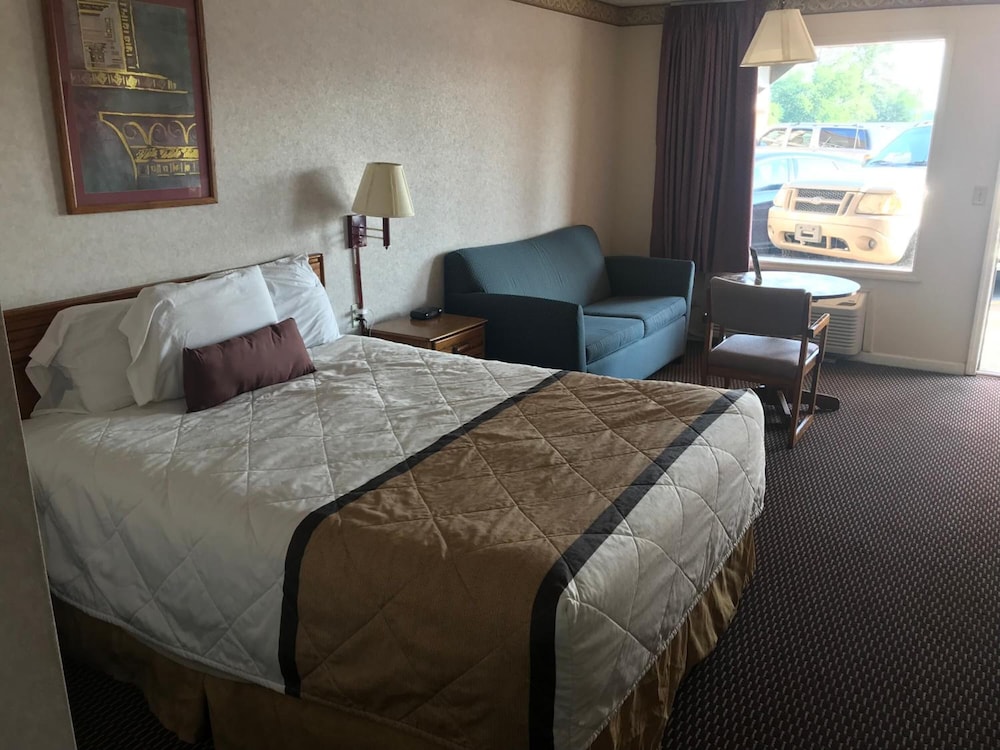 Econo Lodge Calhoun North Damascus - photo 18