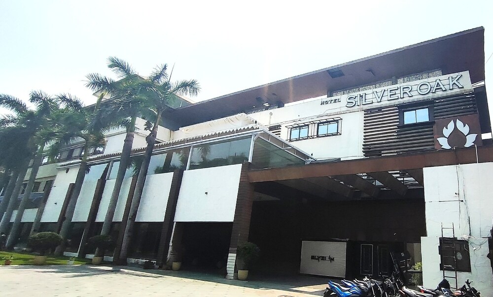 Hotel Silver Oak in Bilaspur, India