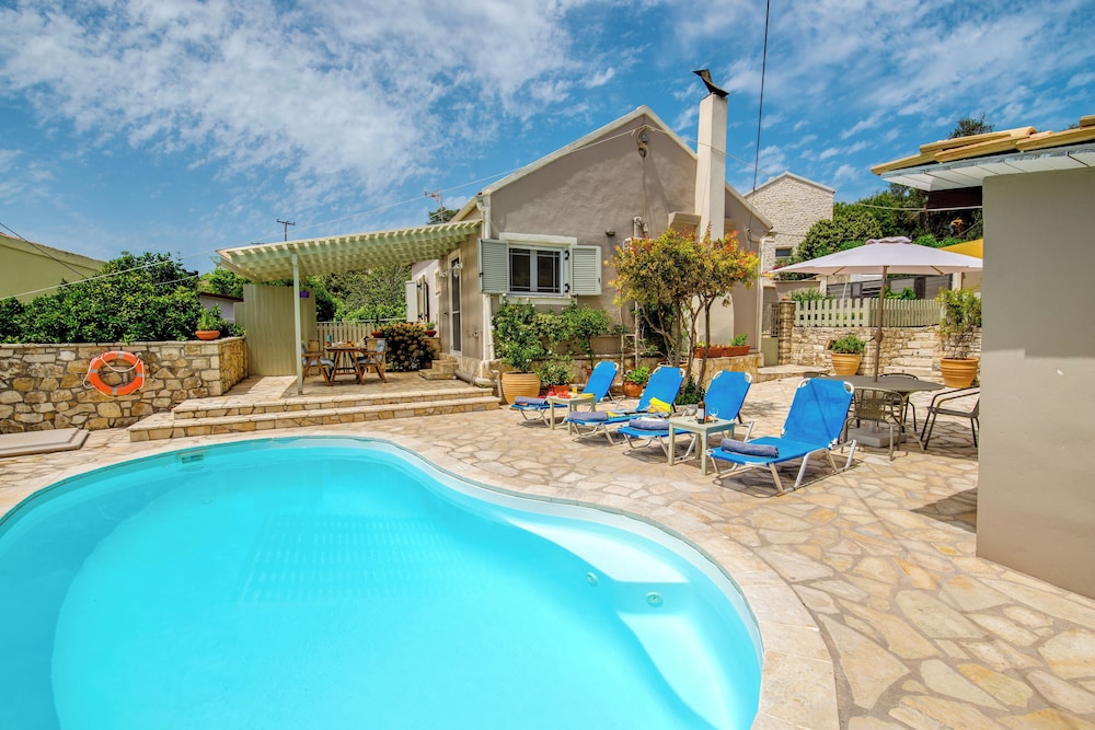 Loggos Seaview Cottage with Pool by Konnect — 4-Star Luxury Hotel in Gaios, Greece