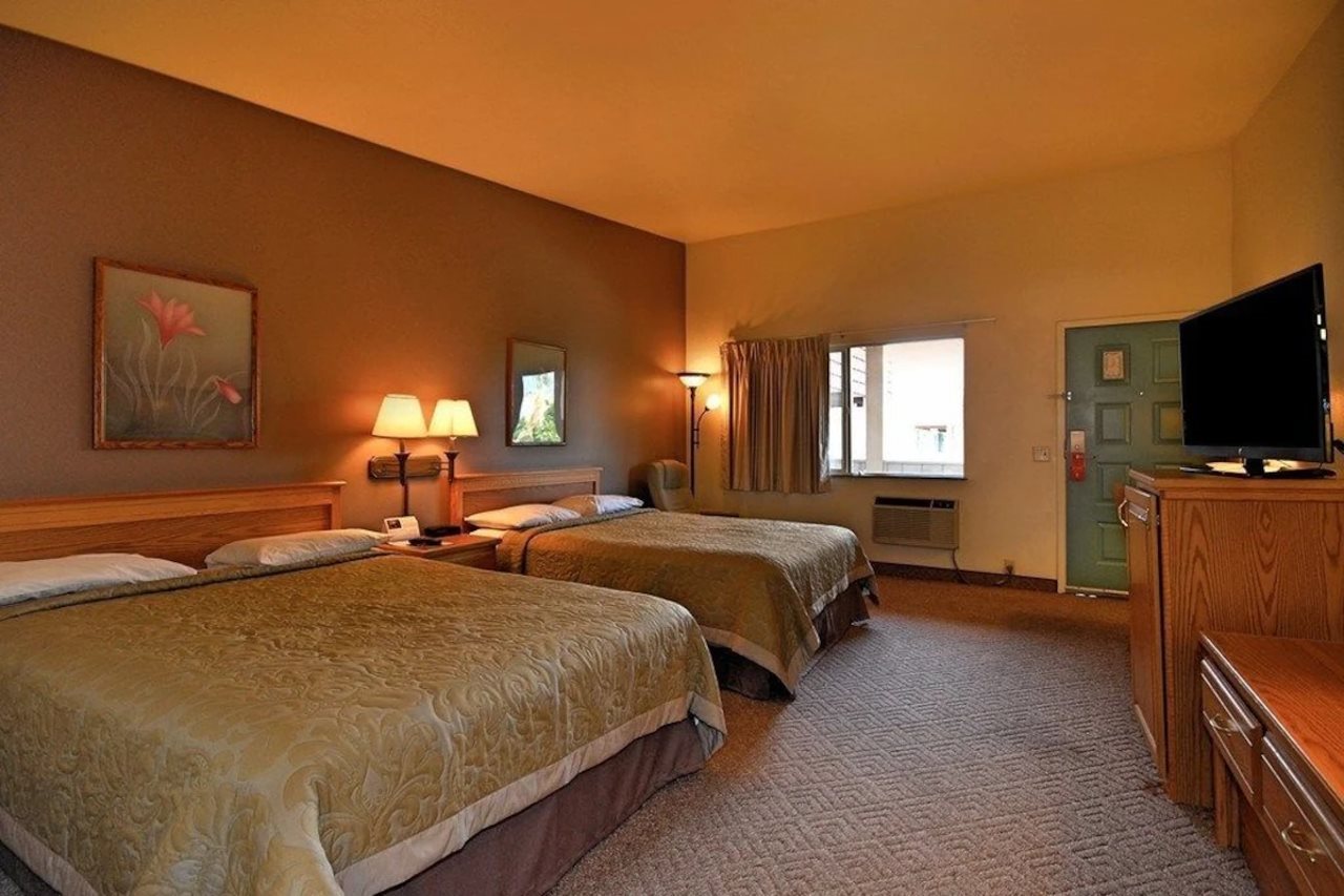 Costa Mesa Inn - photo 7