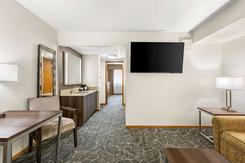 Best Western West Towne Suites - photo 36