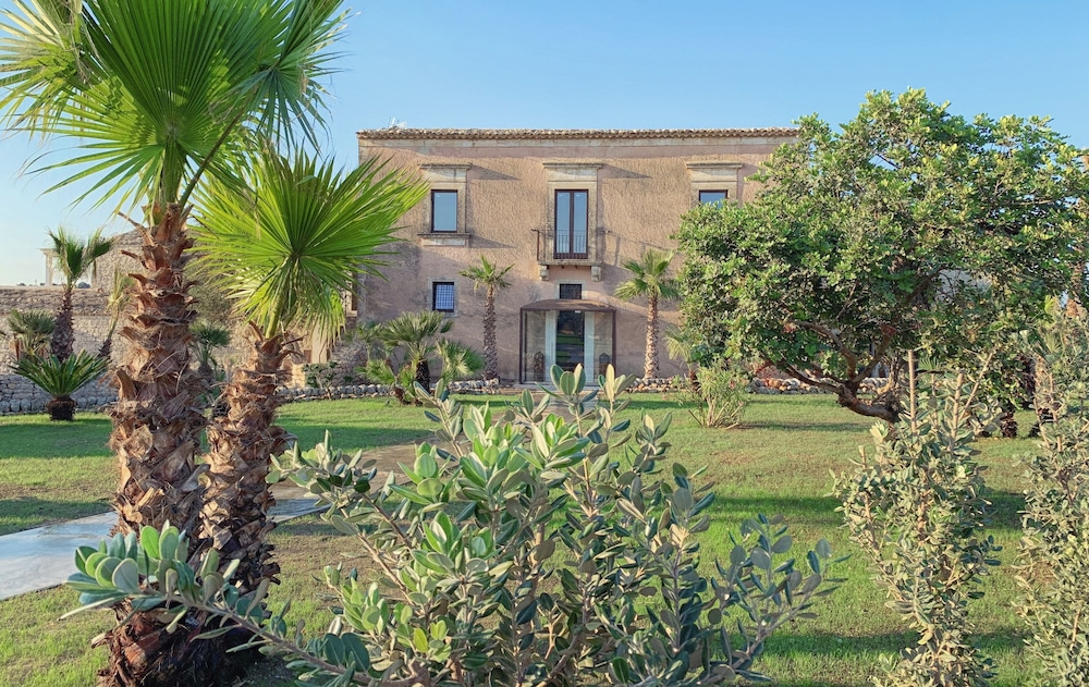 Pietra d'Acqua Resort & Spa by Geocharme — hotel in Scicli