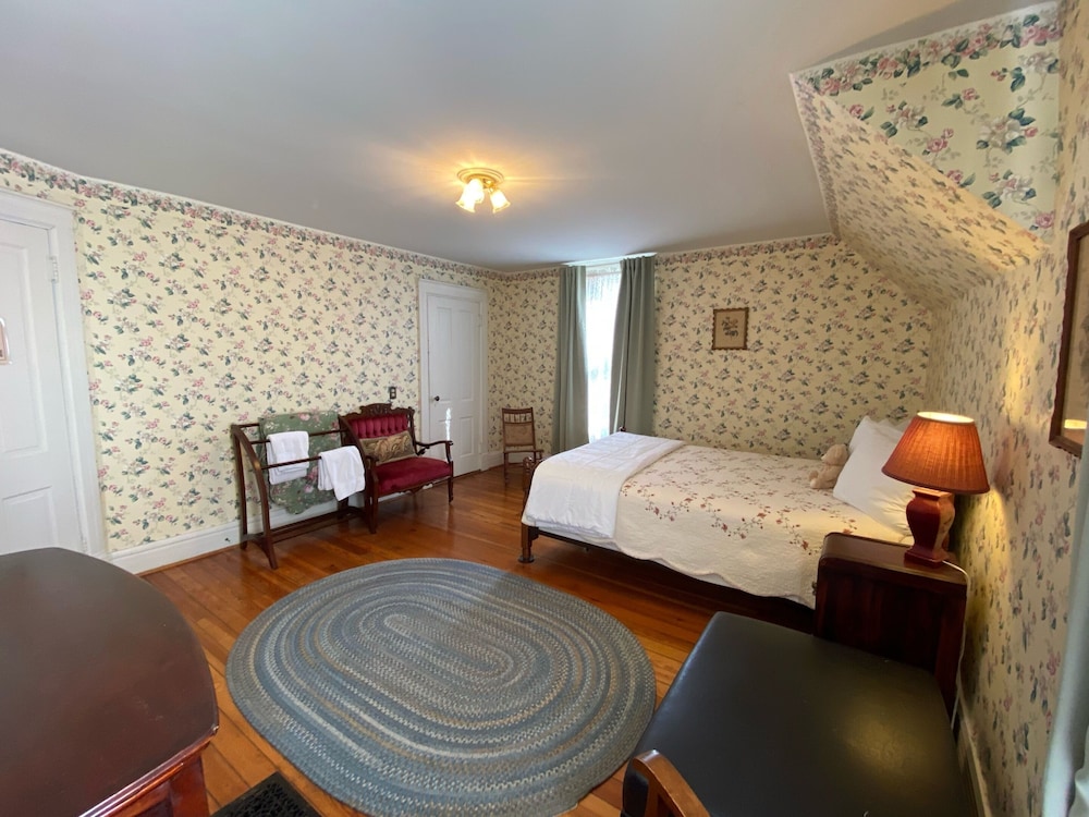The Dancing Bear Inn - photo 10