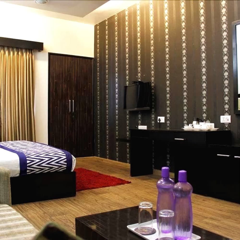 JK Rooms 143 Amazone Holiday Guest House