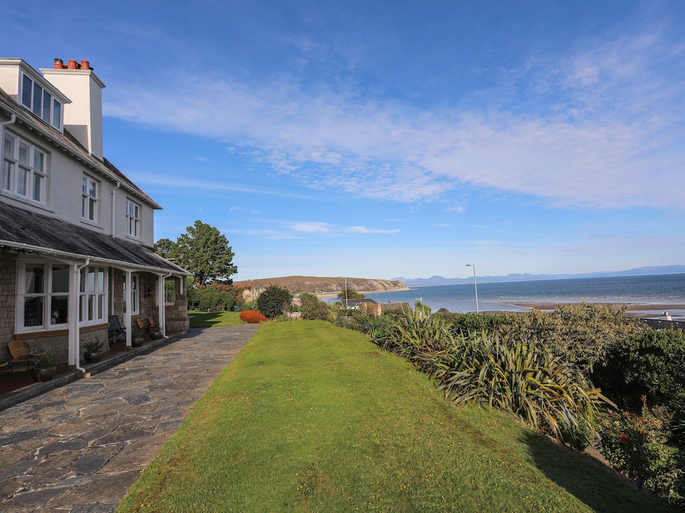 5 Craig Y Mor — 4-Star Luxury Hotel in Pwllheli, United Kingdom