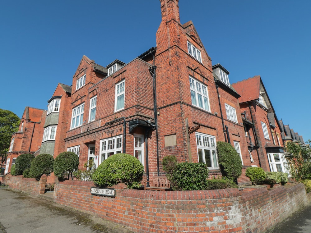 Lonsdale Villa — 4-Star Luxury Hotel in Scarborough, United Kingdom