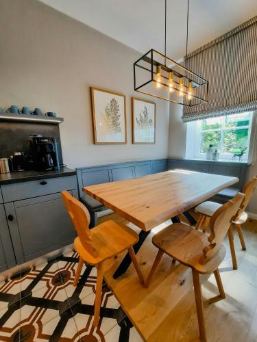Forestry Chic Flat With Lake And Forest View — hotel in Friedeburg