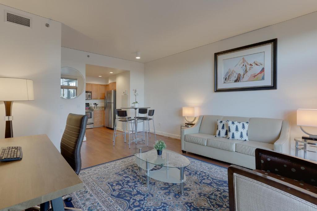 Spacious Downtown Location great for work and relaxing - photo 30