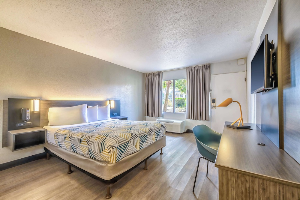 Motel 6 Spring Hill FL Weeki Wachee - photo 13