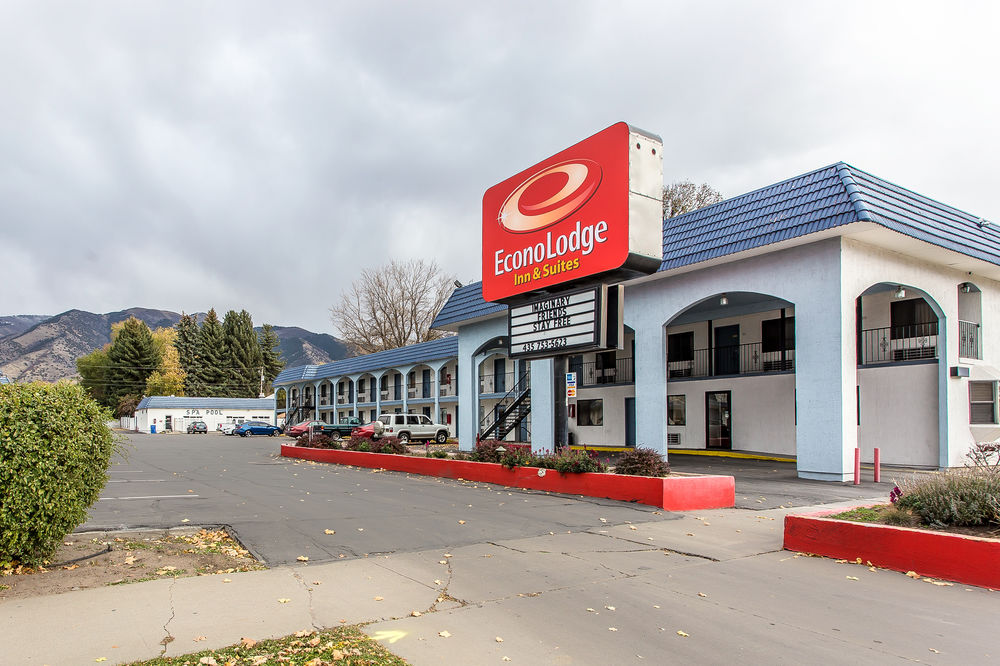 Econo Lodge Inn and Suites — hotel in Logan