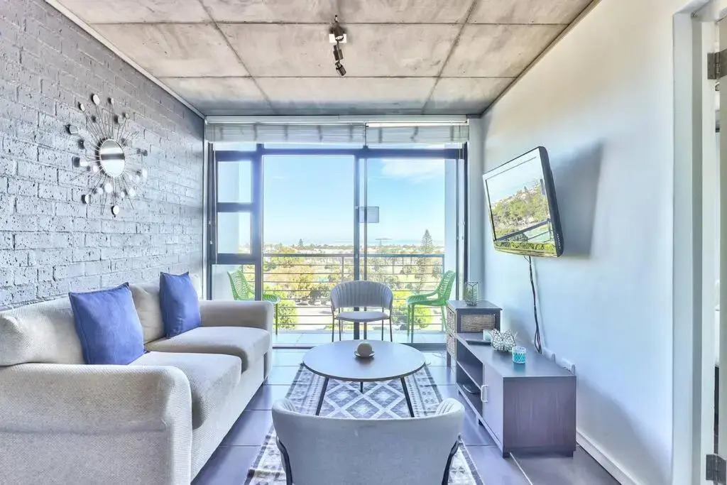 2 Bedroom Secure Pool Strong WiFi
