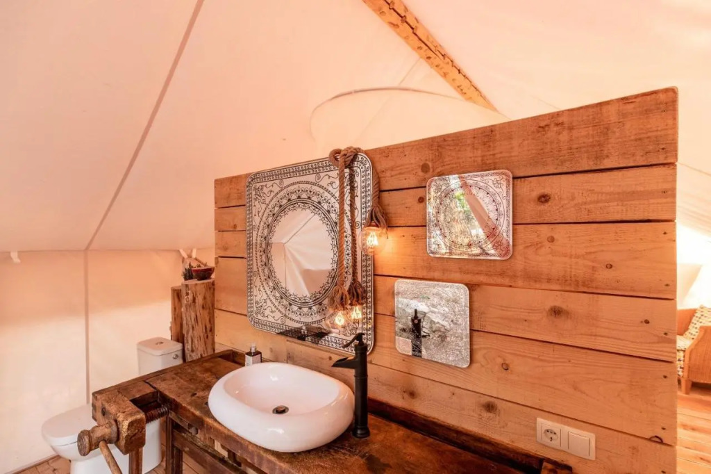 Plage Cachée Glamping - carbon neutral hotel in Unknown City