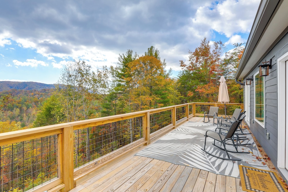 14 Mi to Appalachian Ski Mtn Family Getaway in Ferguson, United States