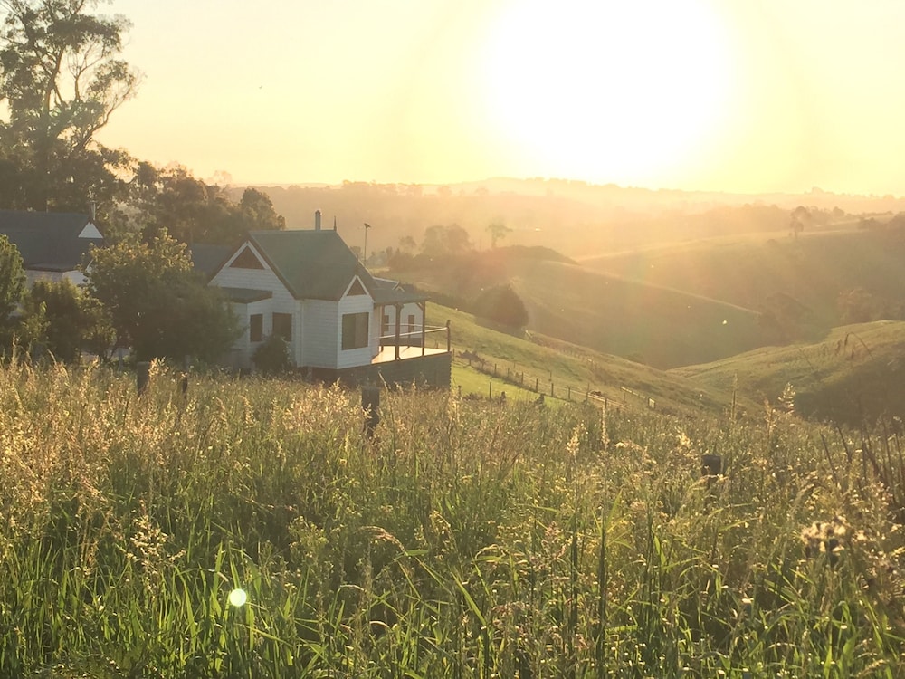 Maple Ridge Cottages in Melbourne, Australia