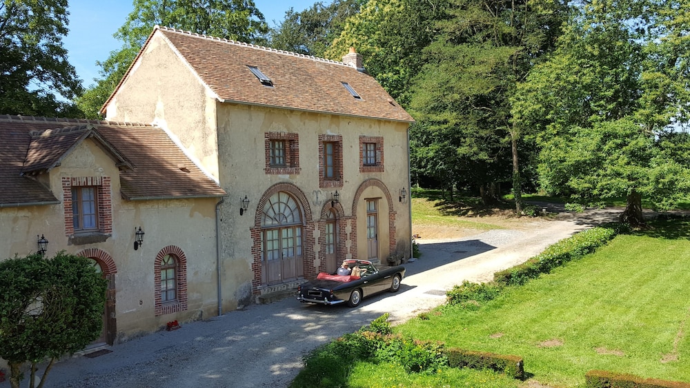 Hôtel des 4 continents — hotel in Saint-Saturnin-Les-Avignon