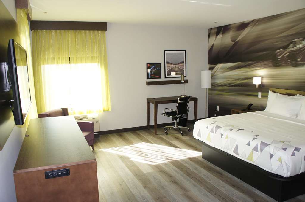 La Quinta Inn & Suites by Wyndham Braselton - photo 30
