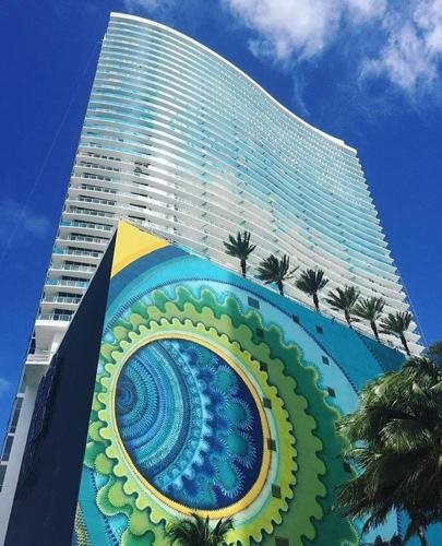 Upscale Beach Resort Apartments in Hollywood, United States