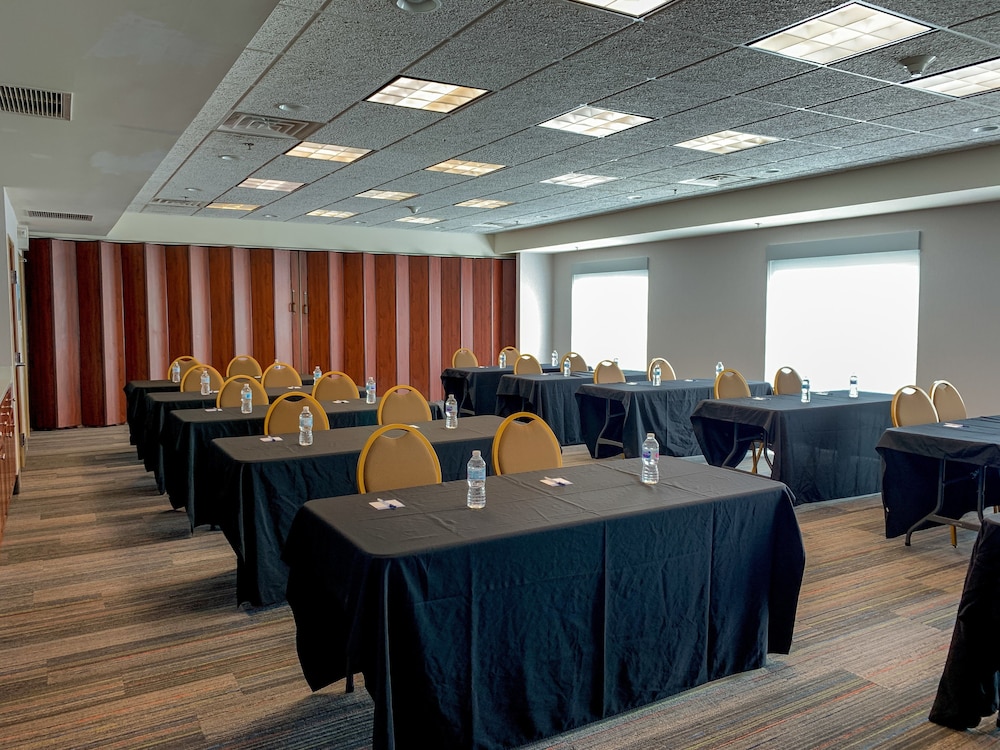 Holiday Inn Express & Suites Lexington Dtwn Area Keenland by IHG - photo 34