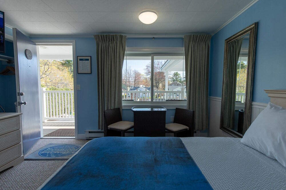 Footbridge Beach Motel - photo 54