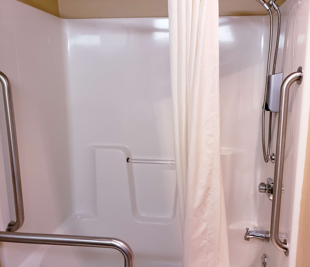 Quality Inn & Suites Black River Falls I 94 - photo 41