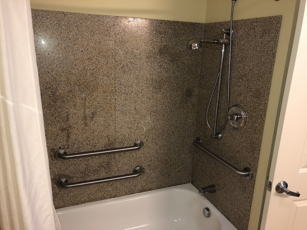 MainStay Suites Jacksonville near Camp Lejeune - photo 32