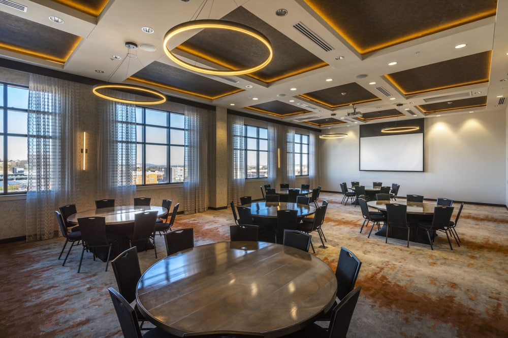 Hotel Indigo Tulsa DWTN Entertainment Area by IHG - photo 43