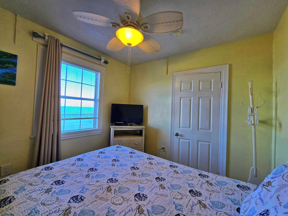 Sea Scape Oceanfront Motel - photo 2