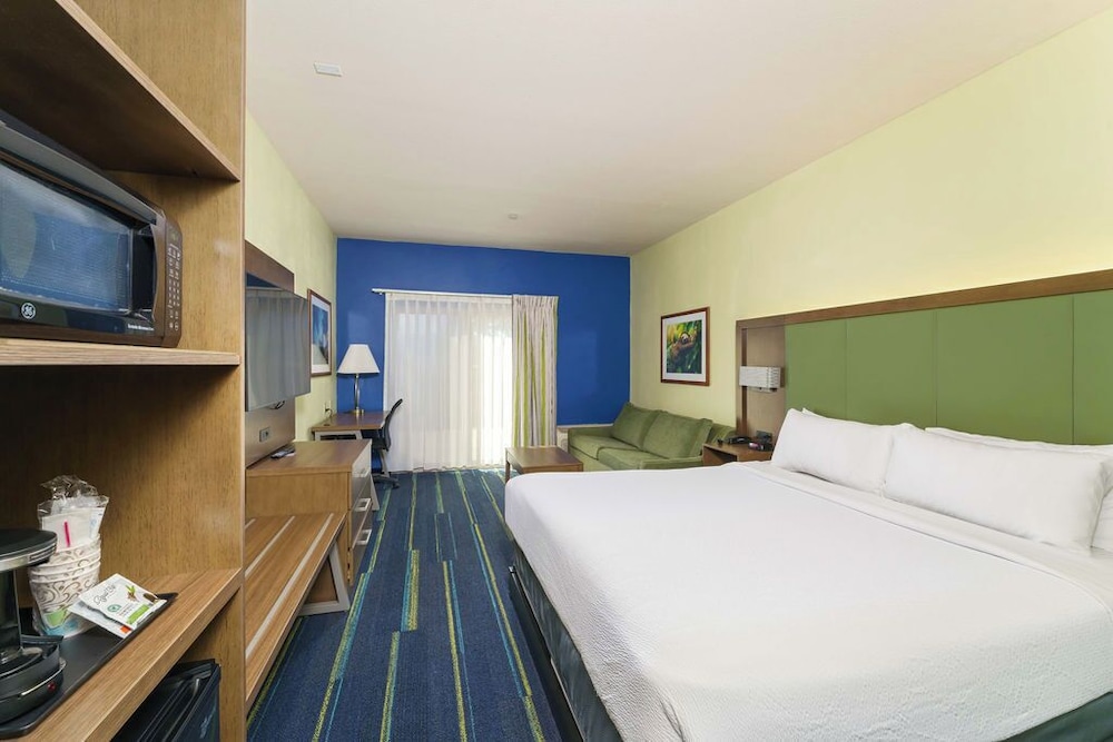 Triple Play Resort Hotel & Suites - photo 24