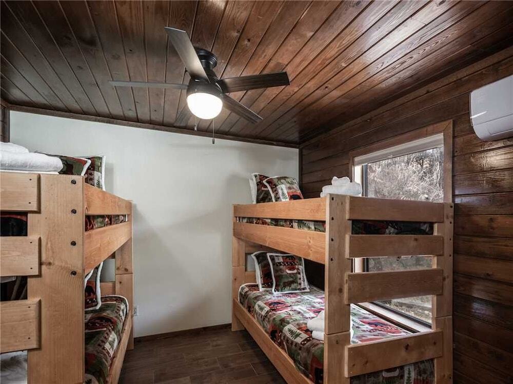 Midtown Riverfront Complex 10 Bedrooms 2 Hot Tub Sleeps 28 - photo 3
