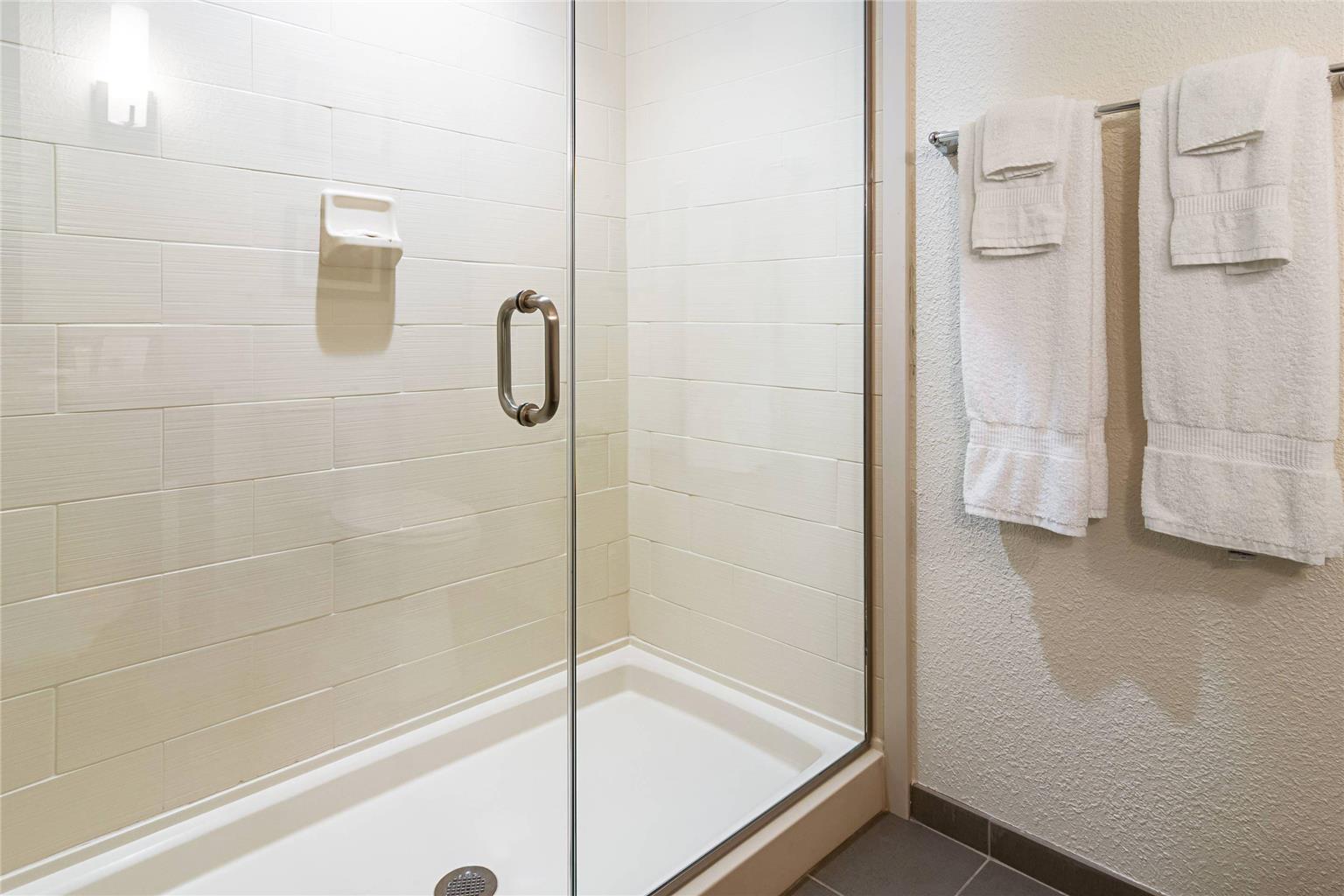 Comfort Suites Wooster near University Campus - photo 22