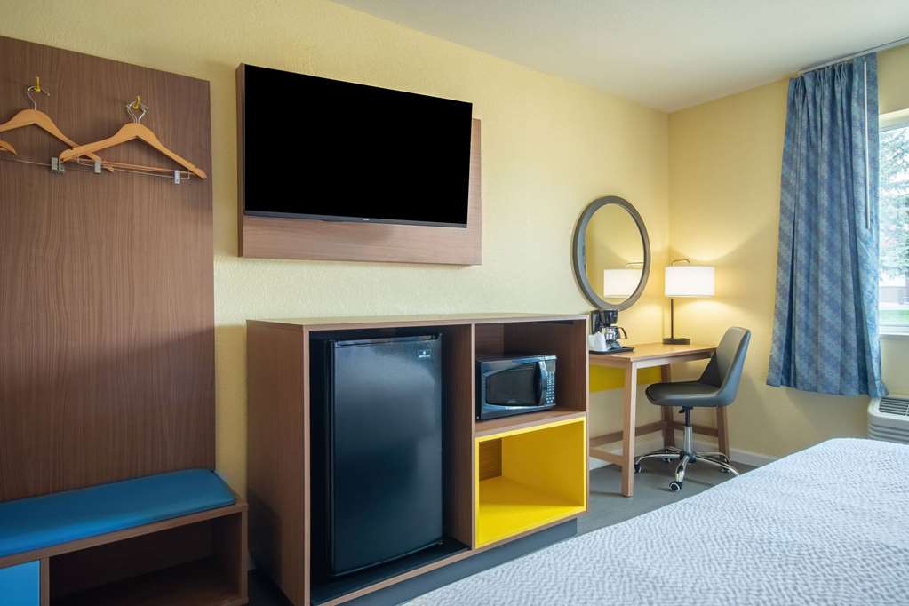 Days Inn by Wyndham Evansdale Waterloo - photo 22