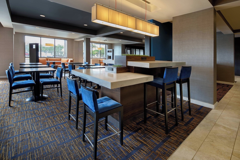Courtyard by Marriott Grand Rapids Airport - photo 21